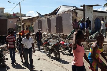 Число погибших при землетрясении на Гаити возросло до 1297 человек