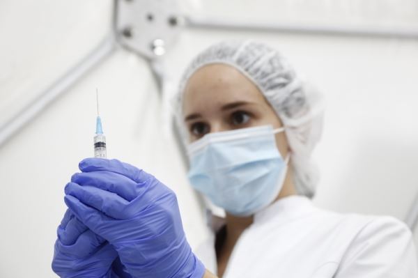 Петербург принял новую партию вакцины «Спутник V»