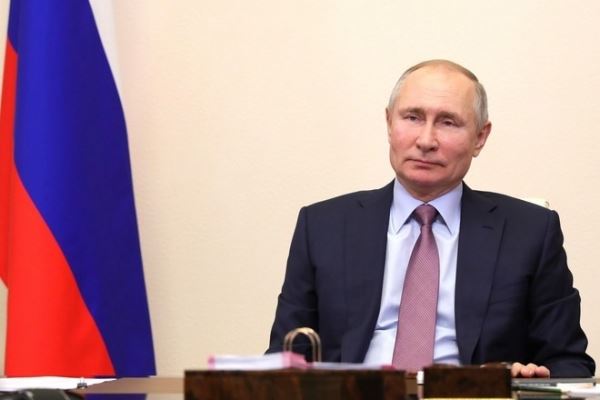 Путин обратился к выпускникам российских вузов