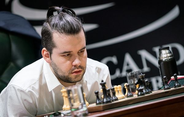 Шахматист Непомнящий стал победителем блиц-турнира памяти Василия Смыслова