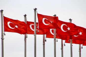 Турция вводит новые ограничения для непривитых
