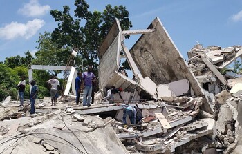 На Гаити произошло сильное землетрясение: 304 погибших 